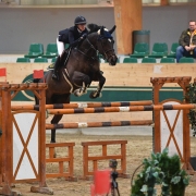 Julia Schönhuber siegte im 1,40 m hohen Hauptwoche von Woche 01 der Herbst-Tour im Magna Racino. © HORSIC.com