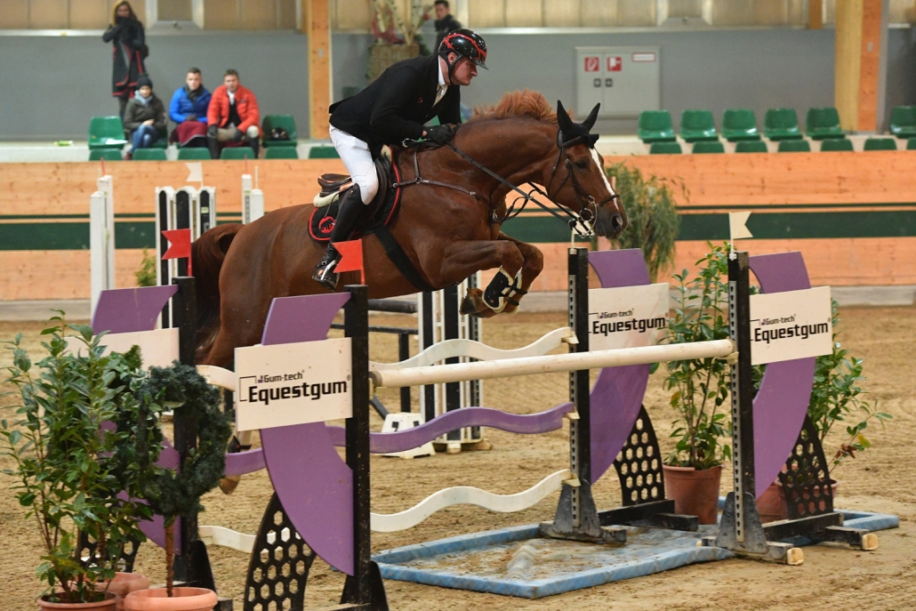 Matthias Raisch (AUT/OÖ) siegte mit Magic 14 im Frank Stronach Indoor Derby im Magna Racino. © HORSIC.com