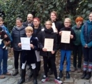 Weisse Fahne am Hof Dreihütten im Kamptal. © privat (Ilse Obritzhauser)