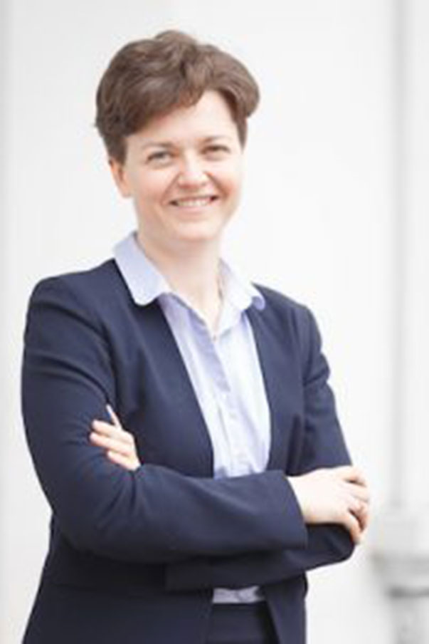 Pferderechtsexpertin Dr. Nina Ollinger beantwortet Ihre Fragen rund ums Thema Recht und Pferd. © privat