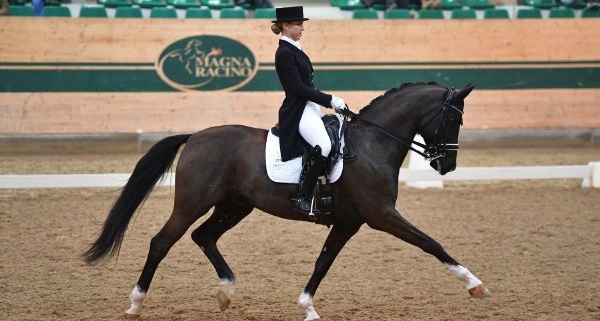 Karoline Valenta und Valent’s Diego gewannen am Samstag den Grand Prix im Magna Racino. © HORSIC.com