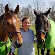 AlpenSpan-Teamreiterin Charlotte Dobretsberger mit „Oldie“ Excalibur MT und der Quen Quality, der Mutter ihrer zukünftigen Nachwuchshoffnung. © AlpenSpan