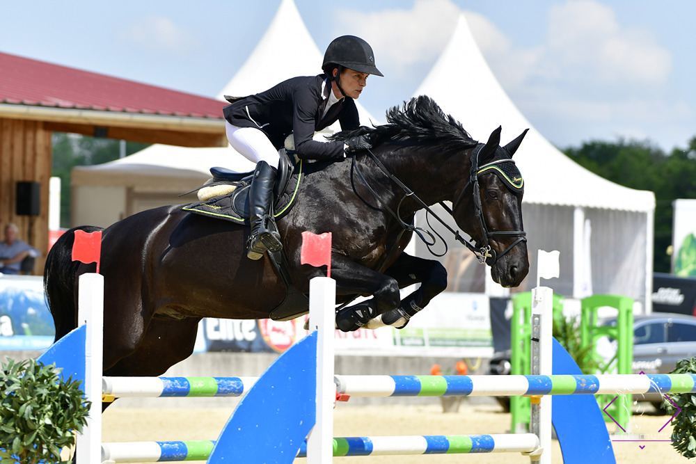 Alice Janout (NÖ) und Kennedy sprangen im 1,40 m hohen Silber Tour Finale beim CSI2* Ranshofen fehlerfrei auf Platz 10. © Team Myrtill