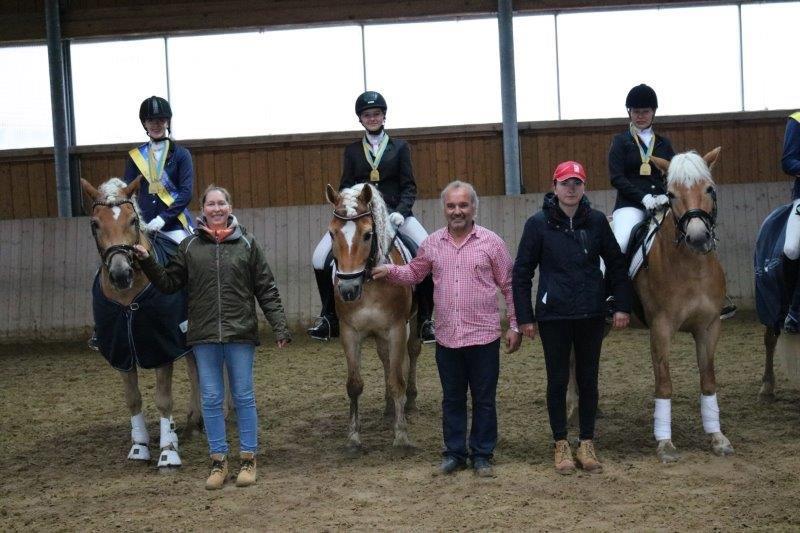 Die Ländlichen NÖ Landesmeister Haflinger: Nadlinger Jasmin / Nebiolo FM, Pribil- Sumetsberger Lisa / Mystery vom Tannenberg, Schreiner Bettina / Carola S. © privat