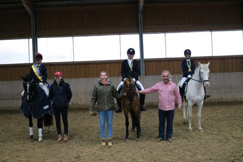 Die Ländlichen NÖ Landesmeister Pony Dressur: Hofer Nadja / Special Effect, Steininger Dorothea / Carissimo PZM, Hanausek Petra / Der kleine Eisbär. © privat