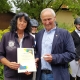 Karin Karlovatz wurde vom Präsidenten des NÖ Pferdesportverbandes NOEPS Ing. KR Gerold Dautzenberg mit dem Goldenen Ehrenzeichen des NOEPS ausgezeichnet. © NOEPS