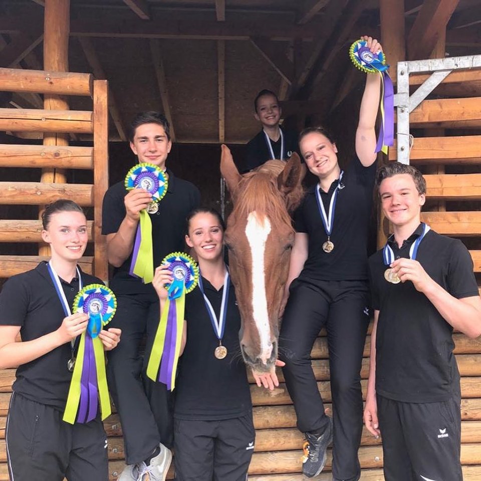 Platz 2 für die Juniorengruppe Wildegg beim CVI Pezinok. © Facebook Voltigiergruppe URC Wildegg