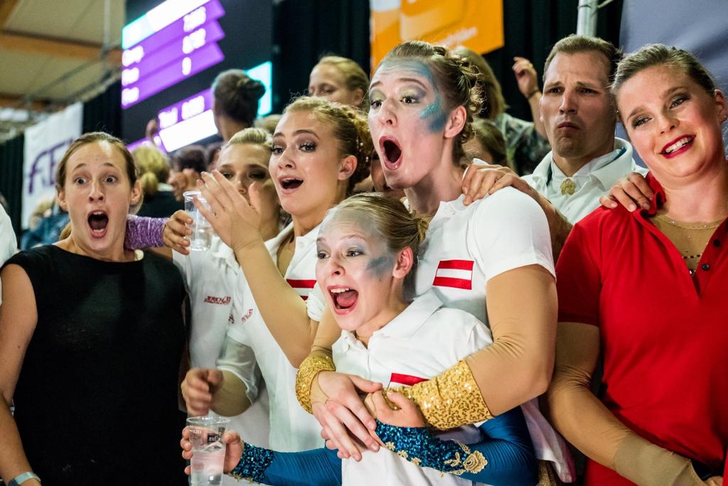 Jubel bei der Voltigiergruppe URC Wildegg über historisches EM-Gold in Ermelo (NED). © ©FEI/ Łukasz Kowalski / LukaszKowalski.com