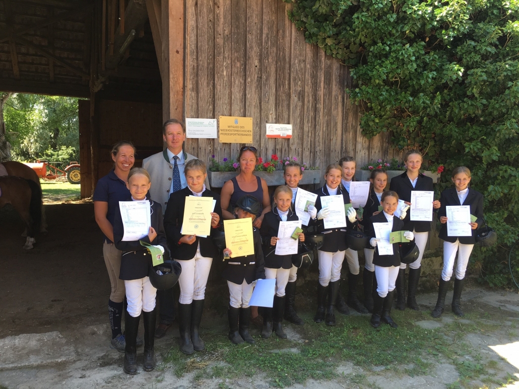 Weisse Fahne im RV Raipoltenbach. © privat