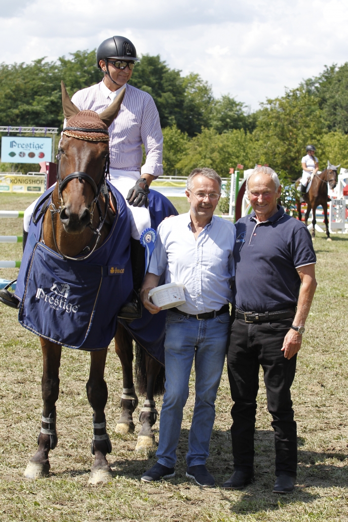 Günter Keglovits und NOEPS Präsident Ing. KR Gerold Dautzenberg gratulierten dem Sieger im Prestige Amateur Cup. © NOEPS