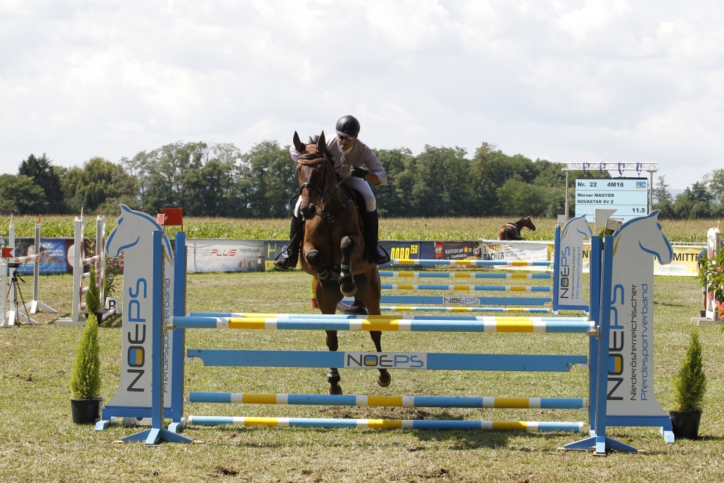 Werner Magyer sprang in Etsdorf zum Sieg im Prestige Amateur Cup. © Krisztian Buthi