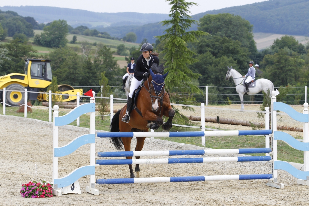 Bravo! Jona Leonie Pirkner und Vestner’s Elevating Boy setzten sich bei der NÖ LM Jugend im Stechen gegen Emilie Sprinz auf Wladimir S durch. © Krisztian Buthi