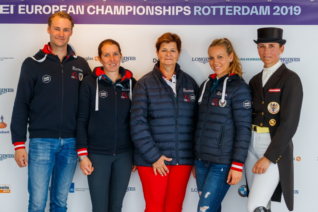 Dressur Team Austria mit Equipechefin Diana Wünschek. © OEPS/TomasHolcbecher