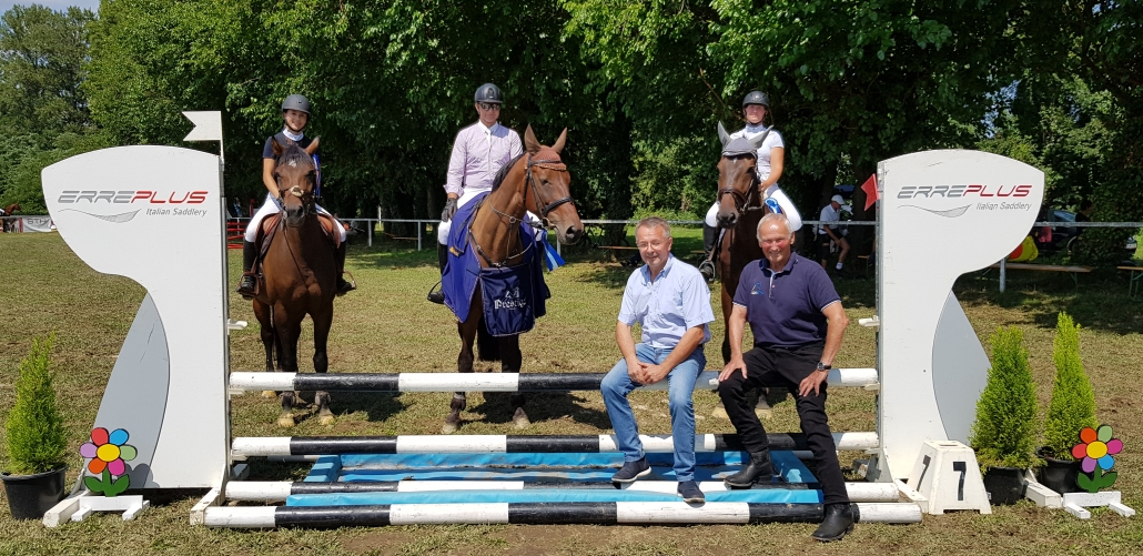 Günter Keglovits und NOEPS Präsident Ing. KR Gerold Dautzenberg gratulierten dem Sieger und den Platzierten im Prestige Amateur Cup. © NOEPS