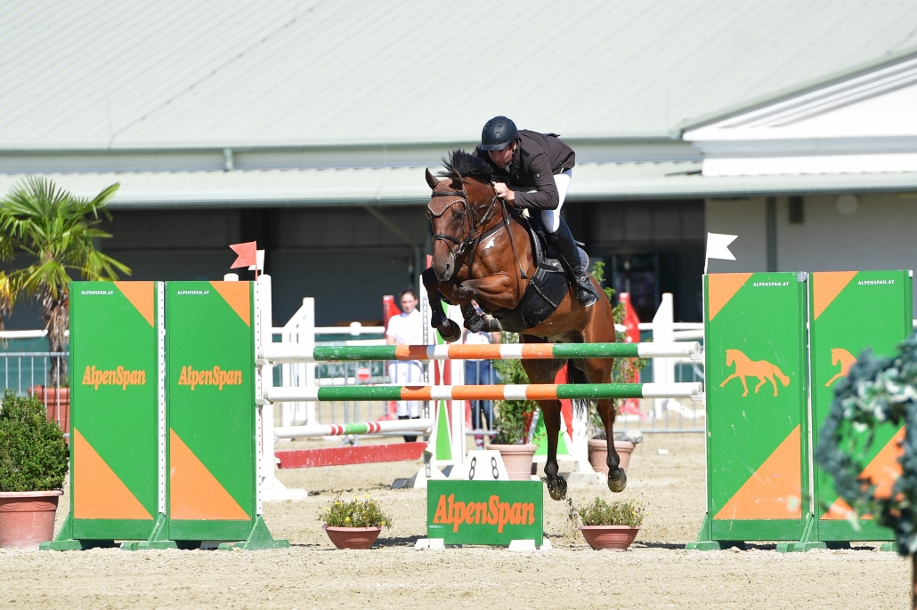 Philipp Wernard und Sparkling Diamond siegten souverän im Finale vom Pegus Risikospringcup 2019 im Magna Racino. © HORSIC.com