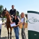 Michaela Eisner von Pegus Horse Feed überreichte den Siegergutschein im Wert von EUR 400.- persönlich an Philipp Wernard (RFV St. Urban/Karnabrunn) und gratulierte gemeinsam mit Ulla Weigerstorfer. © HORSIC.com