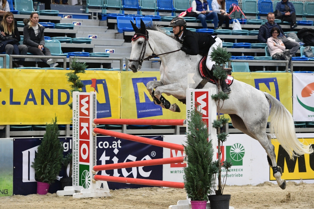 Happy Horse-Teamreiter Willi Fischer(AUT/OÖ) sorgt im Internationalen U25-Springen des European Youngster Cup für einen österreichischen Sieg. © HORSIC.com