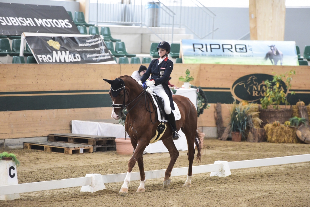 Tolles Wochenende für Tatjana Svehla im Racino: Platz 2 m Finale der Lindhof Trophy der Großen Tour und der Sieg in der Lindhof Trophy der Kleinen Tour. © HORSIC.com