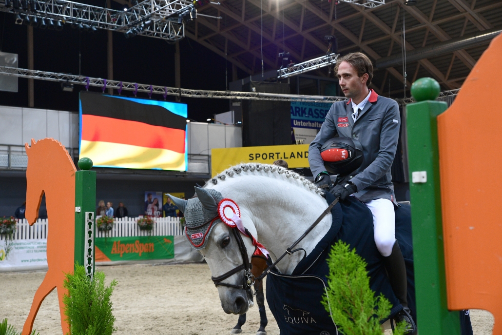 Denis Nielsen (GER) gewinnt den Preis von Alpenspan Preis. © HORSIC.com