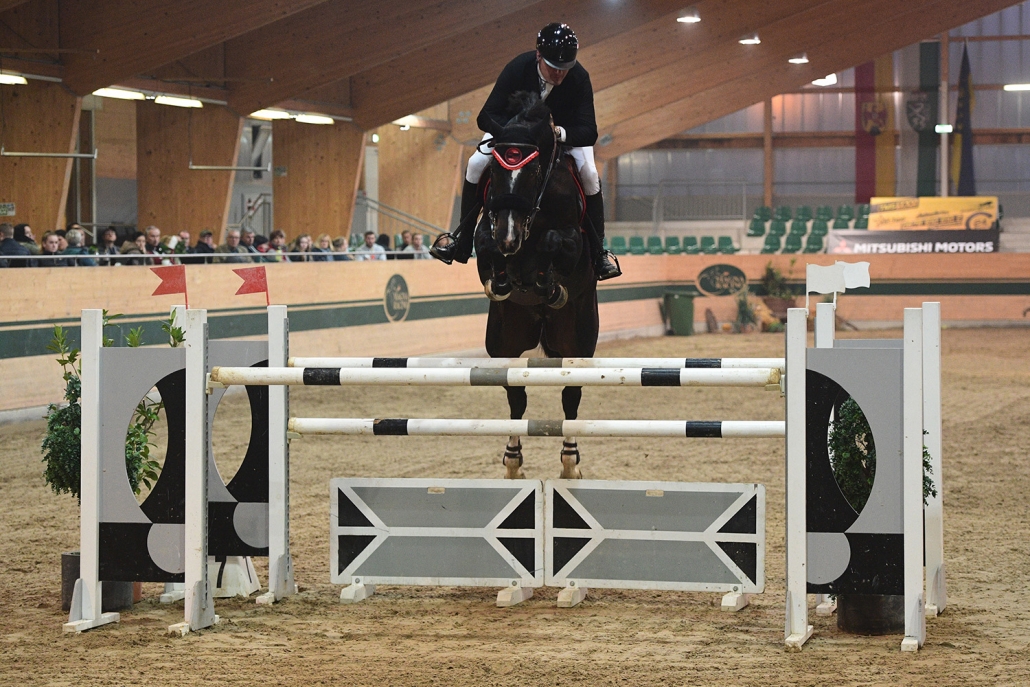 Sieg auf Ansage! Matthias Raisch siegte im RACINO GRAND PRIX: © HORSIC.com