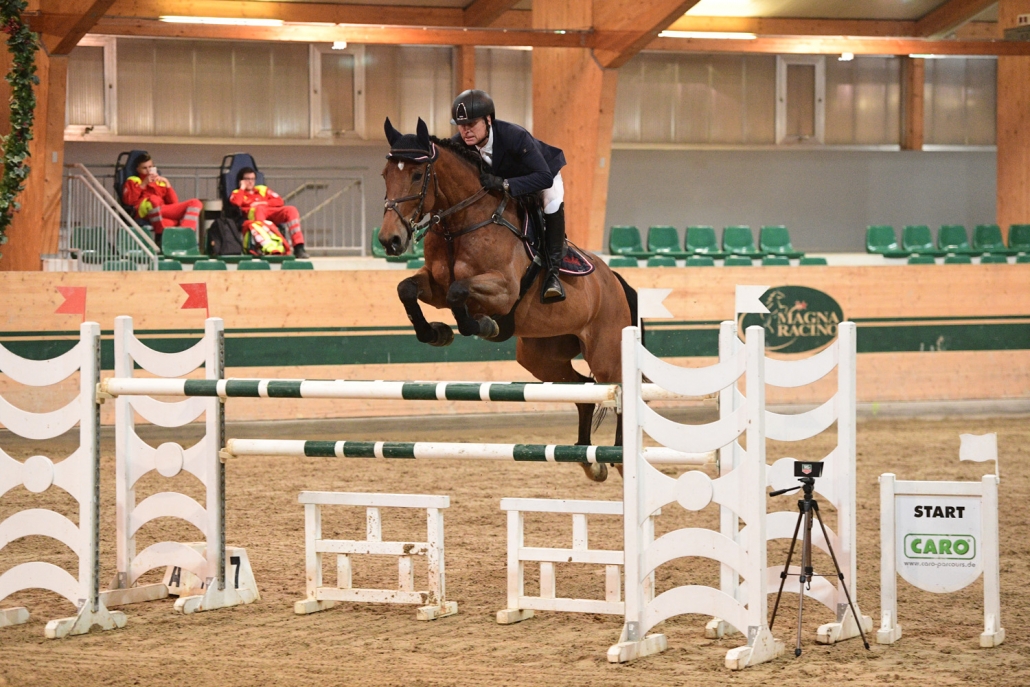 Platz 7 im Racino Advent Grand Prix für Sascha Kainz (NÖ) und Long Lankin. © HORSIC.com