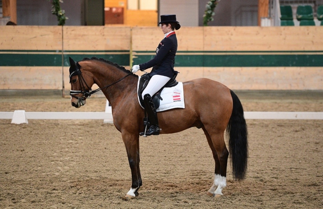 Starteten siegreich in die Saison: Stephanie Dearing (K) und Faciline FRH. © HORSIC.com