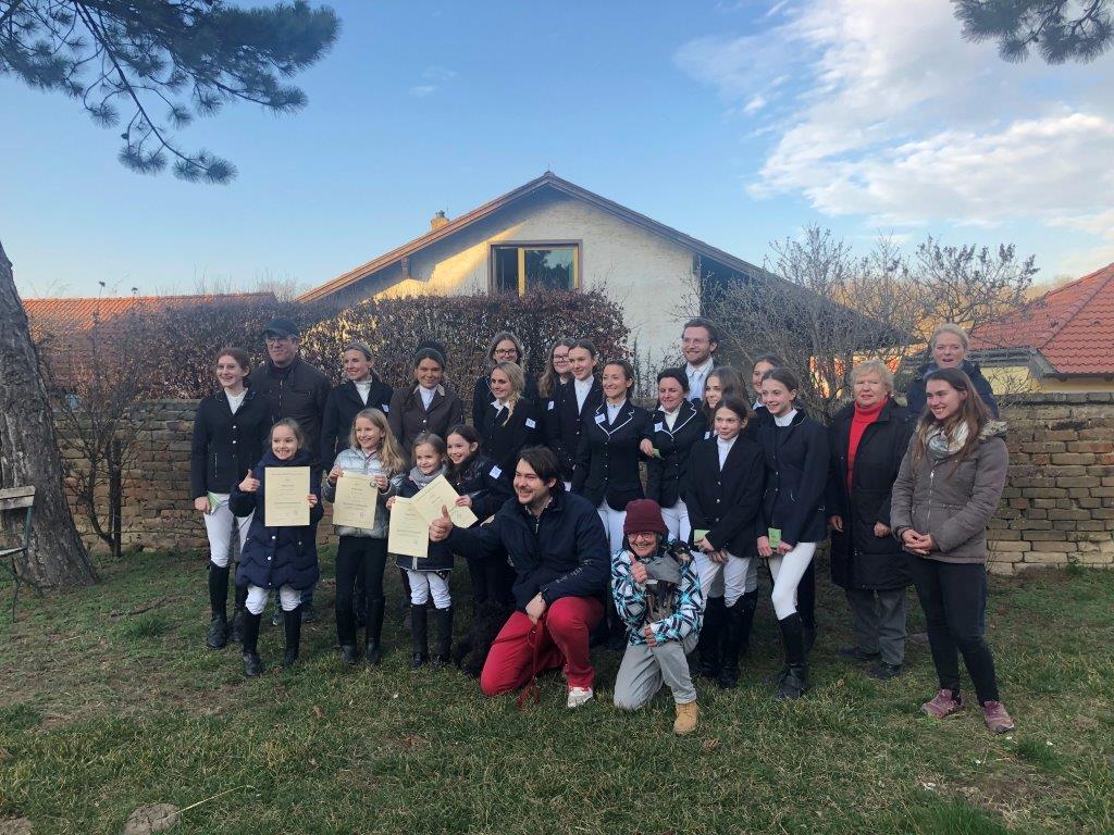 Strahlende Gesichter nach der Sonderprüfung in Hetzmannsdorf. © privat