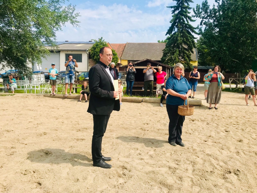 NOEPS Voltigierreferent Christian Kermer fungierte als Richter und freute sich über die tollen Leistungen. © Verena Bauer