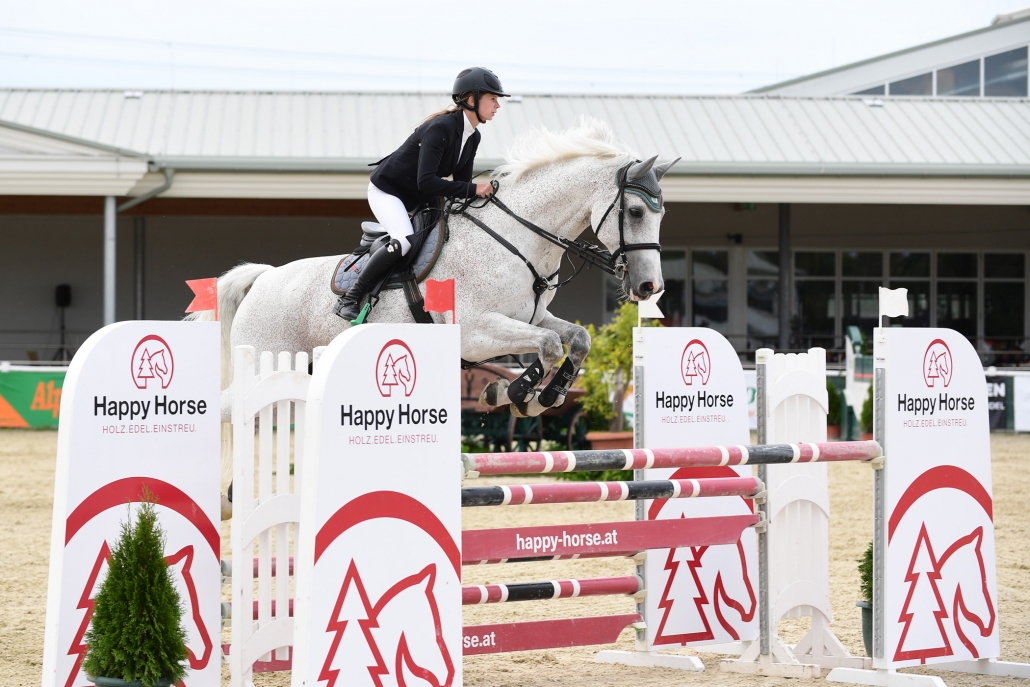 Julia Gaisch (ST) auf Landpilot auf dem Weg zum Sieg in Abteilung 1 von der Fixkraft Amateurcup Quali. © HORSIC.com