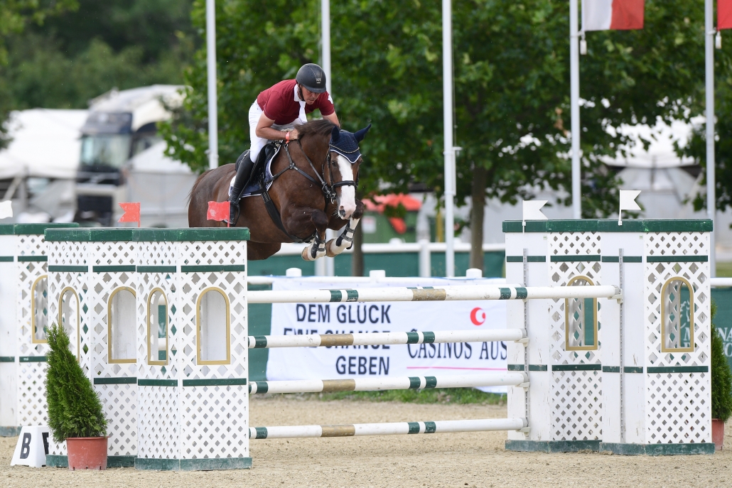 Der Lasseer Christian Schranz startete mit einem Sieg über 1,40 m in das erste Casino Turnier 2020. © HORSIC.com