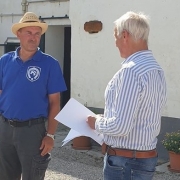 Goldenes Ehrenzeichen des NOEPS für Martin Goiser aus den Händen von NOEPS Präsident Ing. KR Gerold Dautzenberg. © LRG Etsdorf
