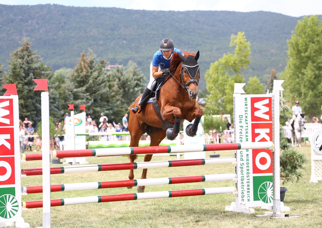 Corina Gallei holt Platz 2 im Pegus Risikospringcup für den Reitklub Bad Fischau-Brunn.Corina Gallei holt Platz 2 im Pegus Risikospringcup für den Reitklub Bad Fischau-Brunn. © Eszter Nemeth © Eszter Nemeth