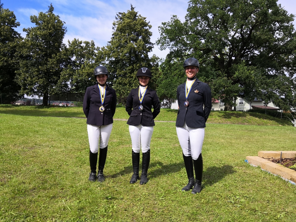 Die Siegerin und die Platzierten der Haflingertrophy in der Klasse L (von links): Lisa Schabasser, Bettina Schreiner, Claudia Weber. © Wolfgang Weber