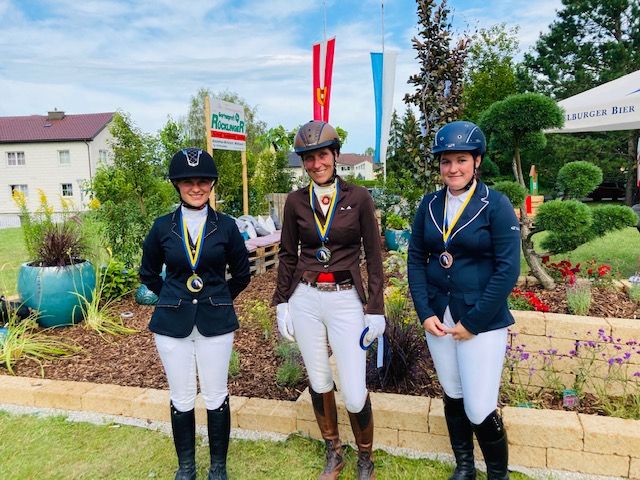 Die Siegerin und die Platzierten der Haflingertrophy in der Klasse LM (von links): Bettina Schreiner, Birgit Sturm, Lisa Maier. © Isabella Veronik