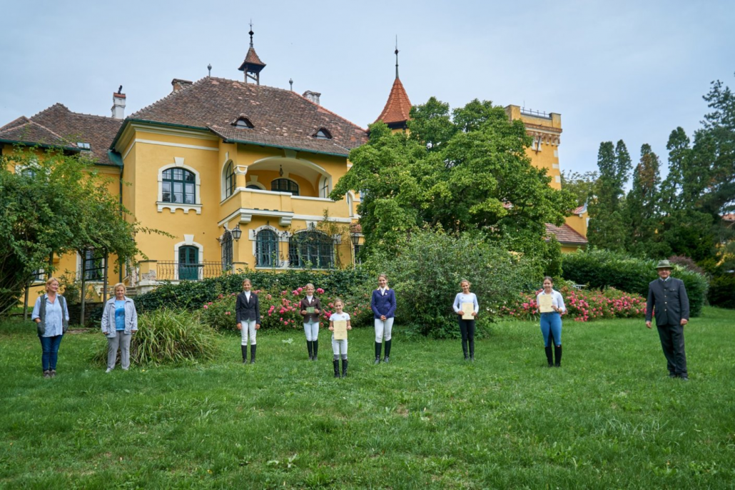 Weiße Fahne auf Gut Aichhof. © Markus Mayer
