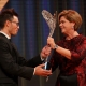 Der Sportler mit Herz aus dem Jahr 2018, Michael Strasser (Bezirk Mödling), bei der Übergabe der Trophäe durch Bettina Glatz-Kremsner von den Österreichischen Lotterien. © GEPA pictures / Sporthilfe