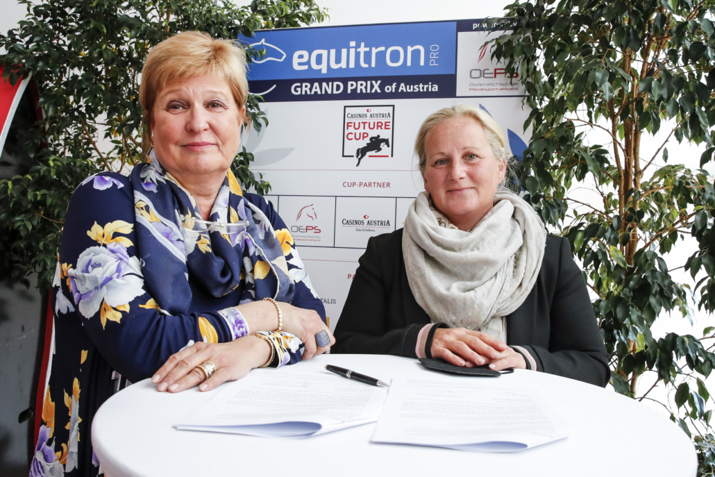 Elisabeth Max-Theurer (OEPS Präsidentin und Olympiasiegerin) und Karin Reichl (equitron-pro). © Jasmin Walter