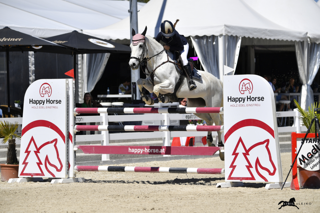 Nach Platz 3 im Fixkraft Amateurcup, konnte Naomi Ruth auch im Happy Horse Cup mit einer Top-Leistung und Rang 3 überzeugen. © Sibil Slejko