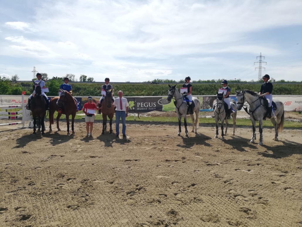 Das rasante Finalspringen im PEGUS Risikospringcup 2021 gewann Julia Hinterhofer vom RV Equus Hatzenbach auf Miami 3. © RZ Hollabrunn