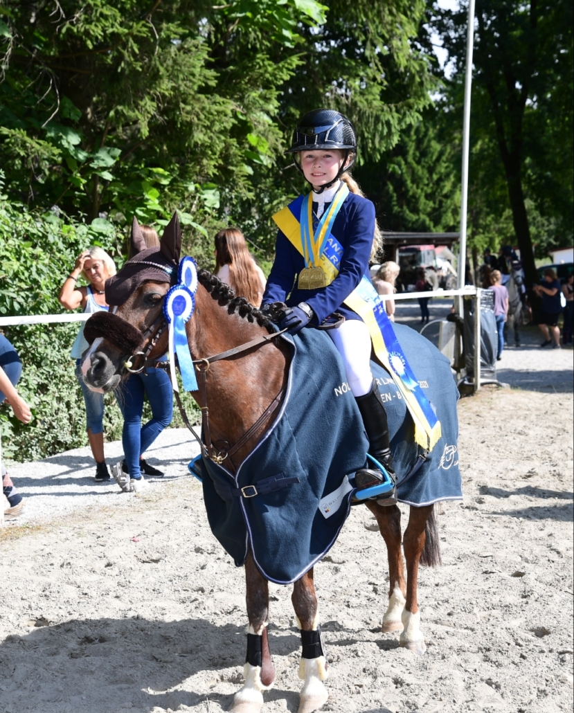 Landesmeisterin B-Ponys: Aschauer Lilly Ellen mit Ladies First 2. © HORSIC.com