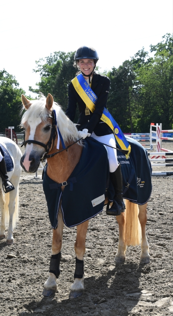 Bettina Wokaun & Lena 35, Landesmeisterin Haflinger Lizenzfrei. © HORSIC.com
