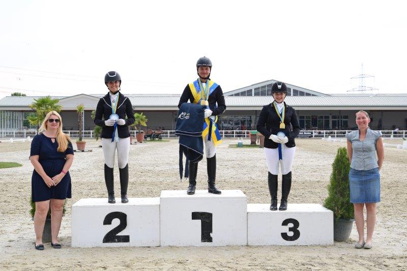 Siegerehrung Ländliche NÖ LM Dressur Klasse R1/RD1. © HORSIC.com