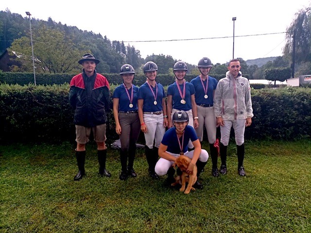 Team NÖ bei der Bundesmeisterschaft: Thomasz Trela, Fiona Neuretter, Anna Pfoser, Beate Schwarz, Julia Blümel, Andreas Dreschl, 1. Reihe Michelle Schuster. © M. Schuster