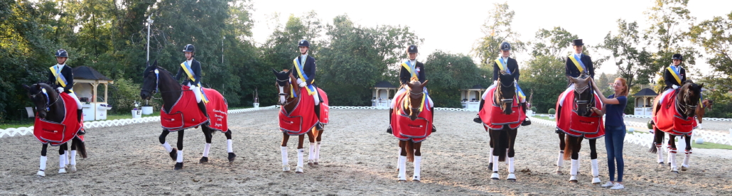 Herzlichen Glückwunsch den frisch gebackenen Niederösterreichischen Landesmeistern Dressur 2021. © M&E4U FOTO