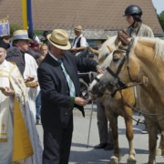 2013 erfolgte die die feierliche Leopoldi-Segnung bei der 2. NÖ Rosswallfahrt unter der Leitung von Pfarrer Josef Kantusch. © NOEPS