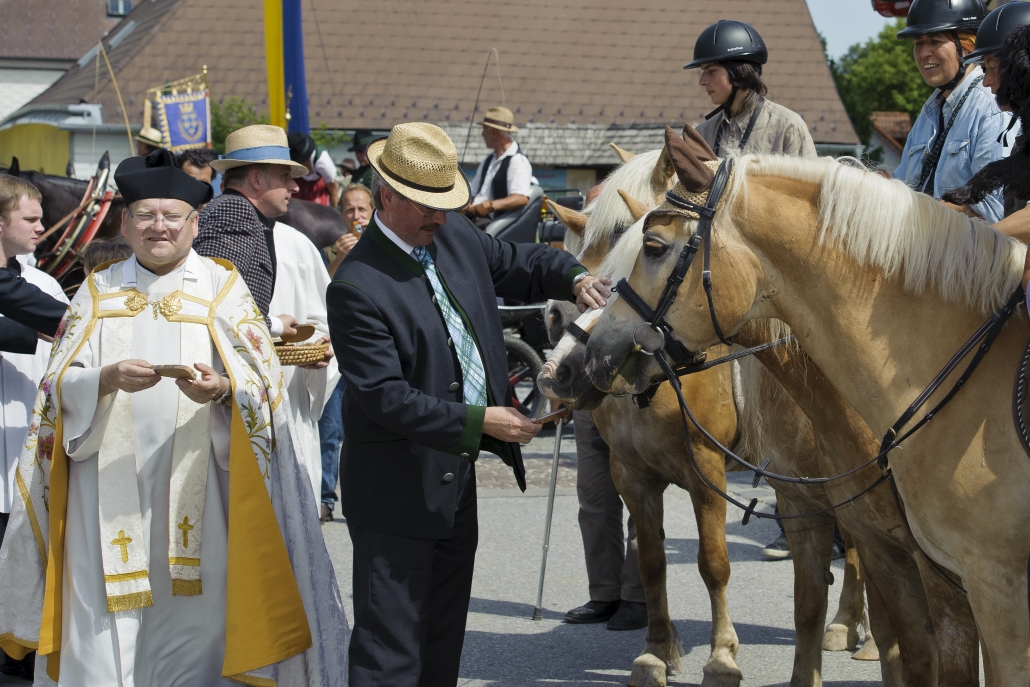 2013 erfolgte die die feierliche Leopoldi-Segnung bei der 2. NÖ Rosswallfahrt unter der Leitung von Pfarrer Josef Kantusch. © NOEPS 