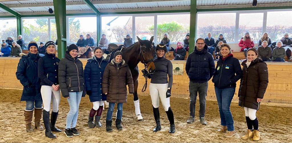 Geförderter Jungpferdkurs mit Leonie Bramall. © privat