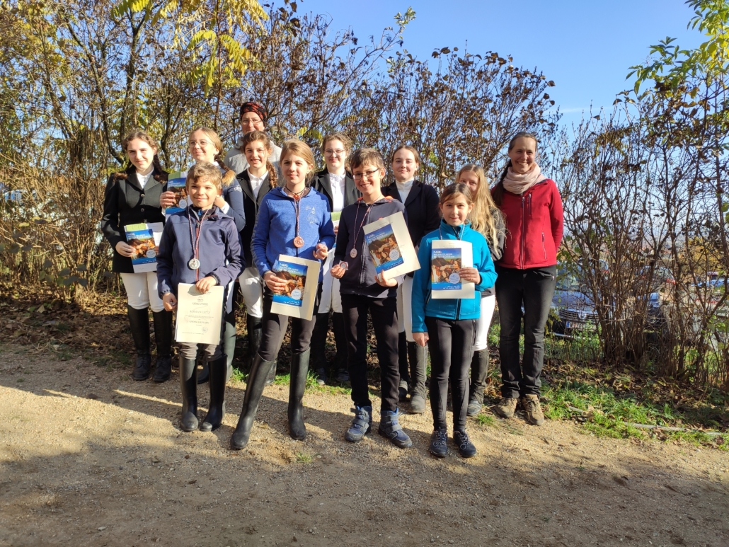 Alle bestanden! Erfolgreiche Sonderprüfung bei den Islandpferden Manhartsberg. © privat