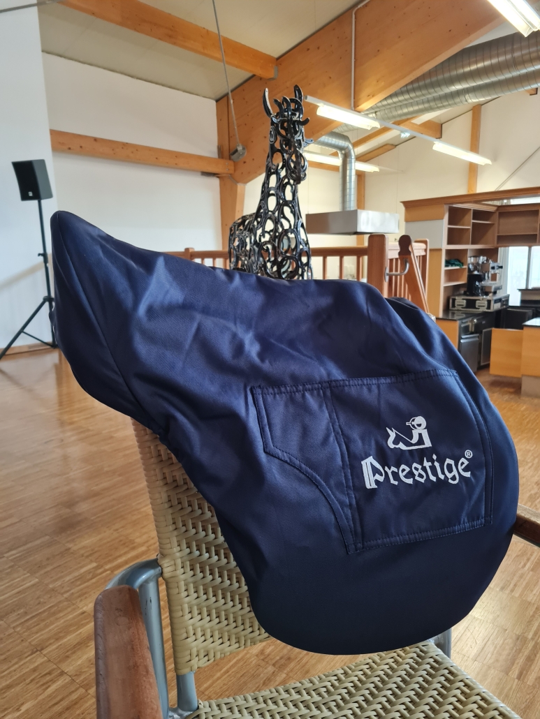 Ein Prestige Sattel für die Siegerin der Prestige Standardparcours Challenge 2021. © NOEPS