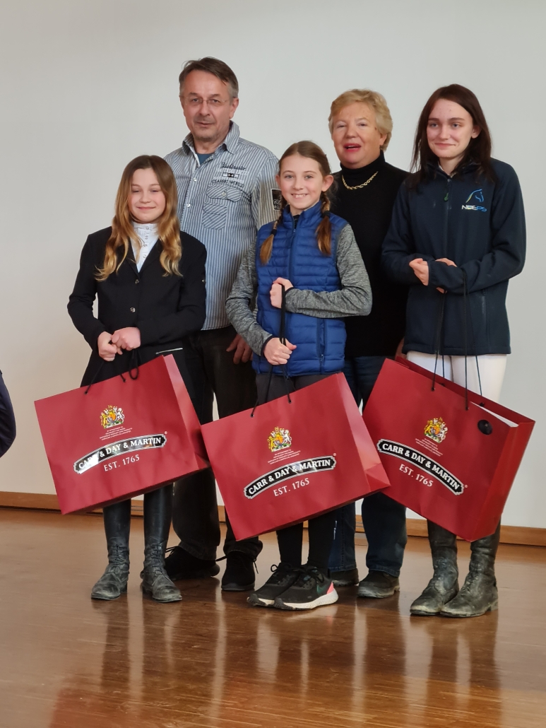 Die Rookies erhielten tolle Pflegeprodukte von Carr, Day & Martin Austria. © NOEPS